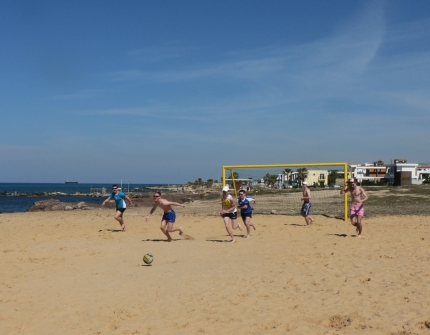 Пляжный футбол на муниципальном пляже Пафоса